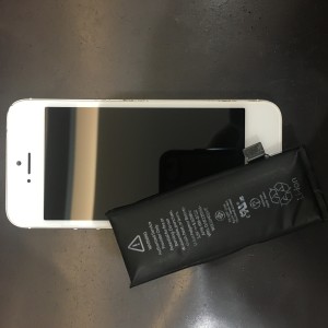 iPhone5s バッテリー交換＆画面修理　