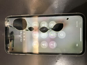 iPhoneXs　画面割れ　液晶漏れ　故障　