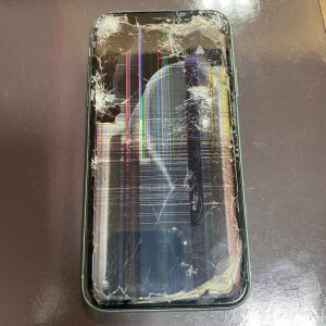 iPhone11　画面割れ　液晶漏れ　操作できない　故障　即日修理