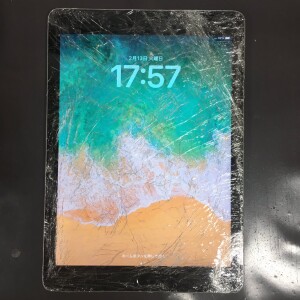 iPad第六世代　ガラス割れ　画面割れ　応急処置　ラップ