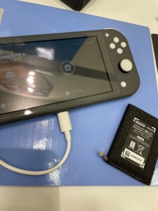 NintendoSwitch Lite　バッテリー交換修理
