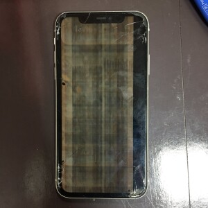 iPhone11　香港版　画面暴走　ゴーストタッチ　即日修理
