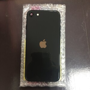 iPhone8　iPhoneSE2　iPhoneSE3　背面割れ修理　背面ガラス　即日