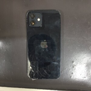 iPhone12　背面割れ故障　ガラス割れ　バックパネル　即日