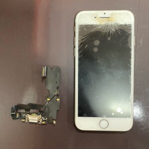 iPhone8　ドックコネクター修理