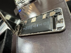 iPhone6s　バッテリー交換　膨張