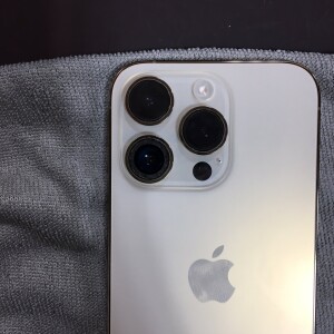 iPhone14Pro　カメラレンズ広角　割れ即日修理