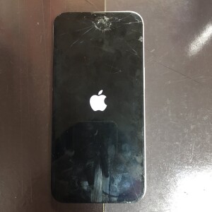 iPhone13　画面割れ故障　リンゴループ故障　即日修理