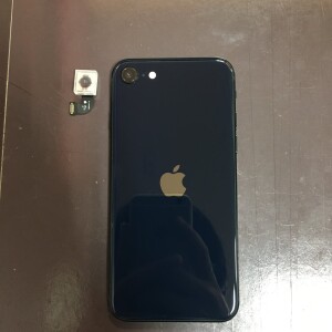 iPhoneSE3　バックカメラ故障　即日修理