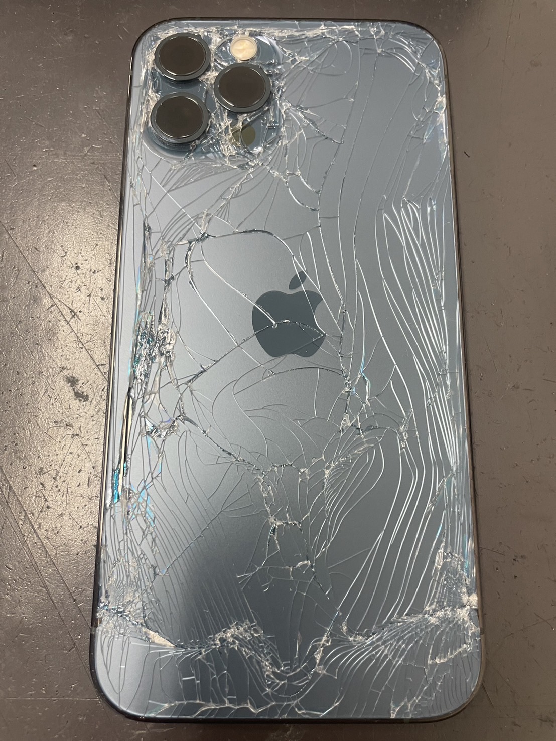 iPhone背面ガラス割れ修理 京都・河原町