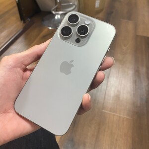 iPhone 背面　割れ　保護