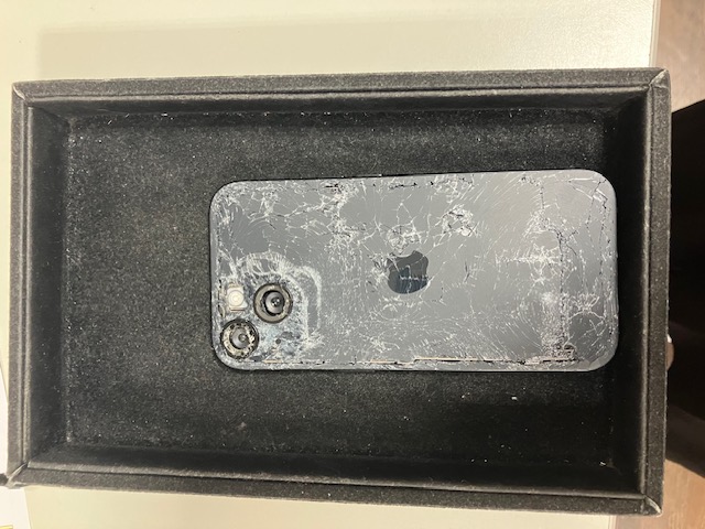 iPhone15,背面ガラス