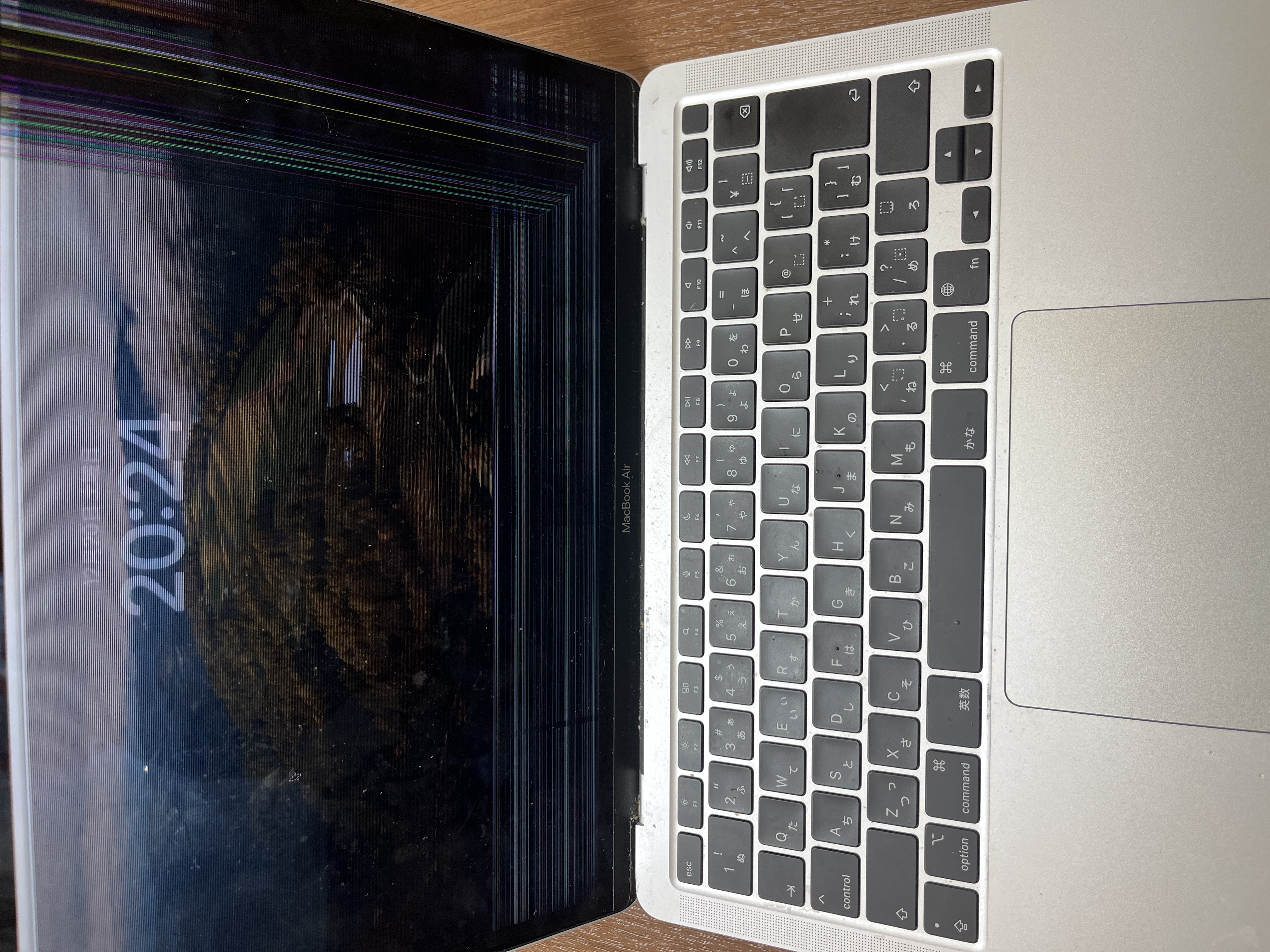 MacBook画面割れ　修理