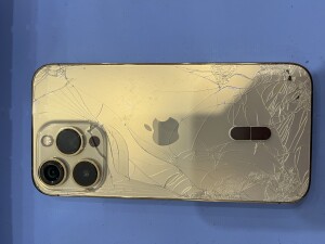 iPhone 背面ガラス割れ修理 バックパネル修理